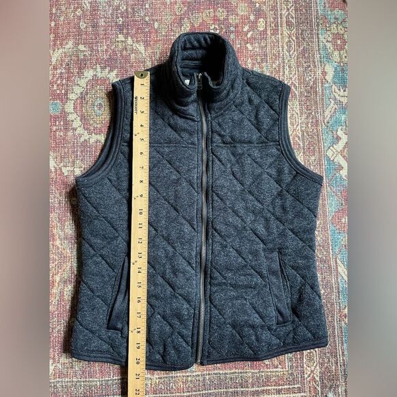 Women's medium Abercrombie & Fitch Navy Blue Quilted Vest - Picture 2 of 9